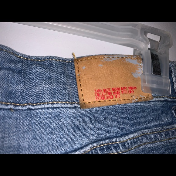 Zara Cropped, mid rise, lightly ripped jeans :) - Picture 6 of 7